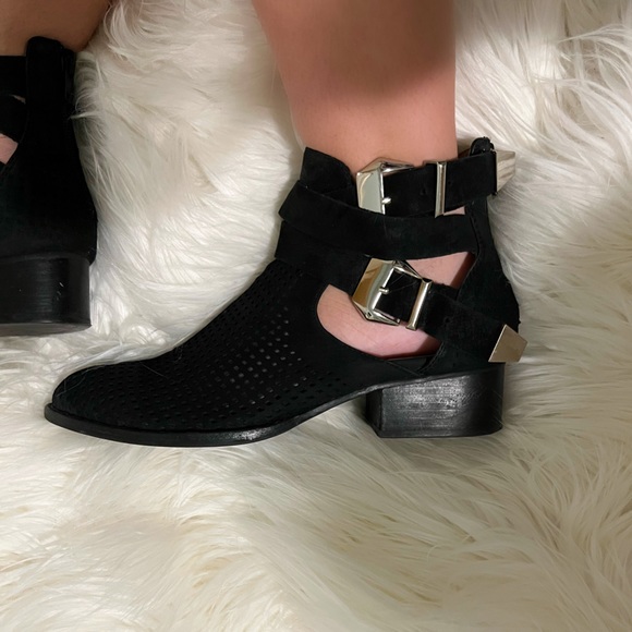 [Black] Jeffrey Campbell Everly Bootie in Black - Picture 9 of 15